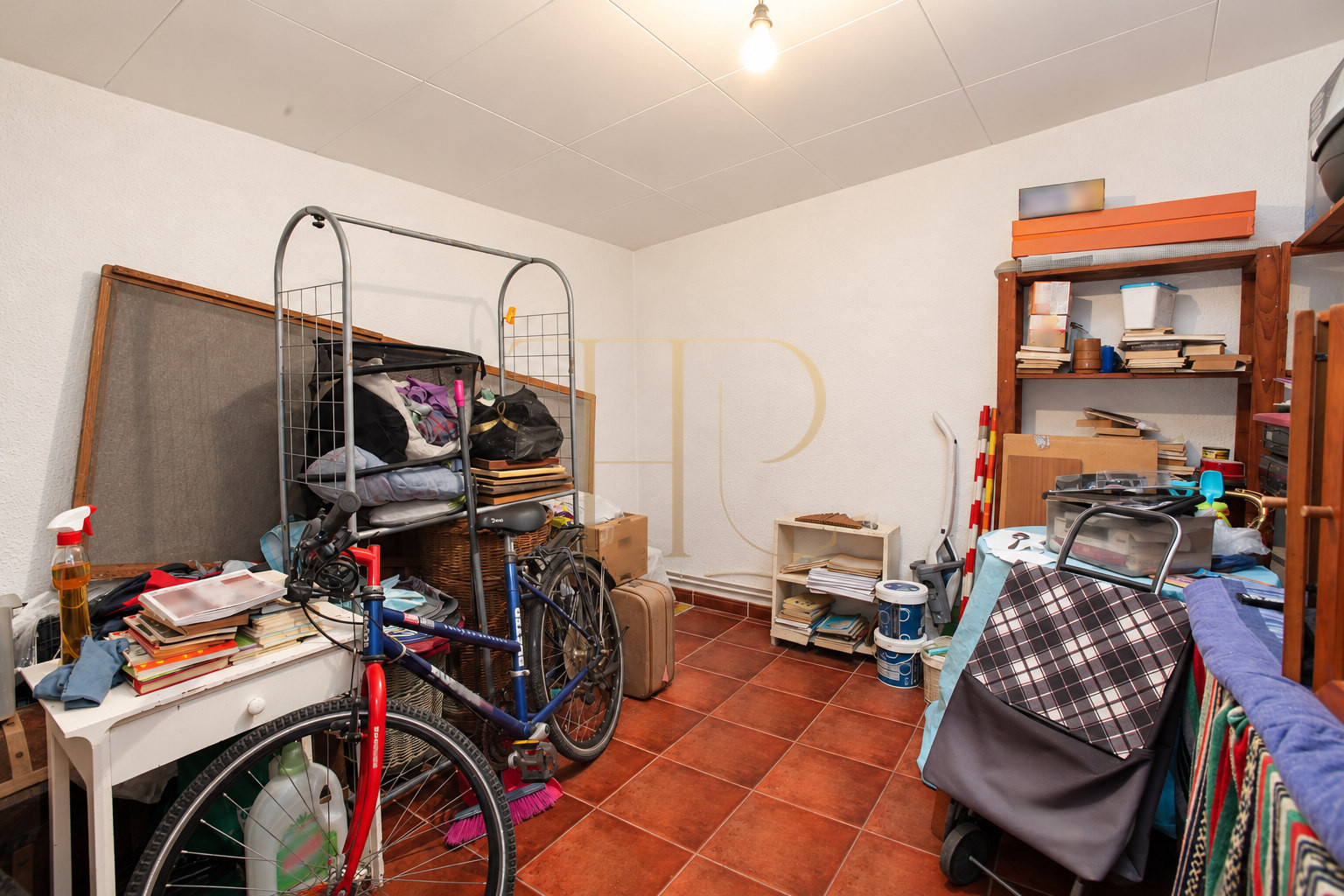 Spacious renovation apartment with communal pool in Castelldefels Playa