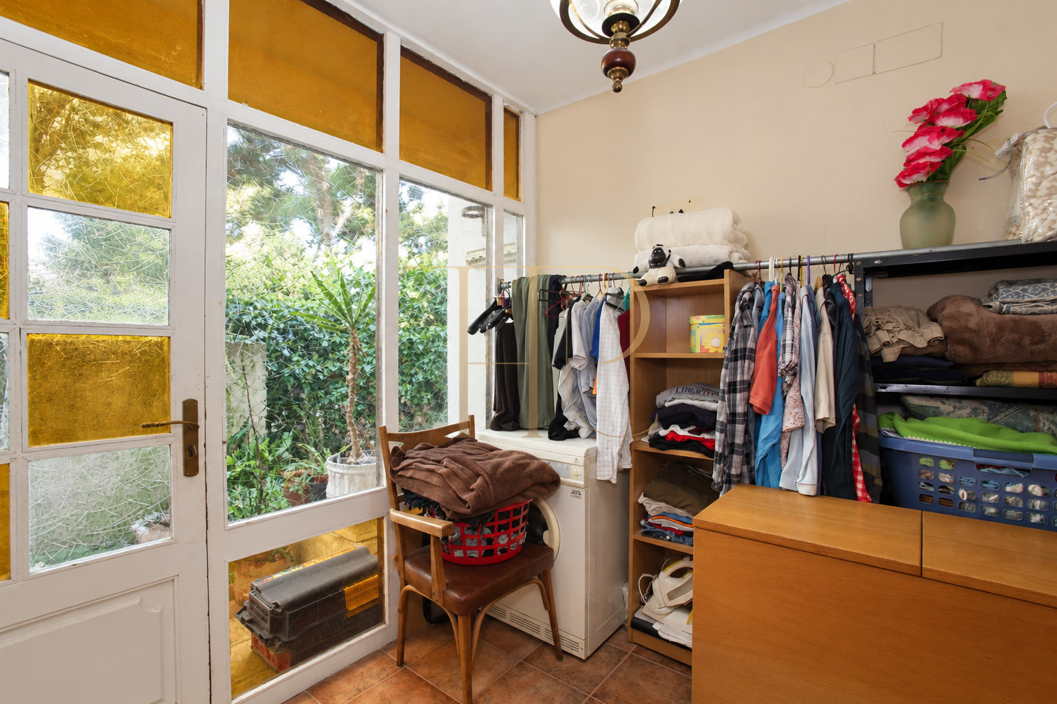 Spacious renovation apartment with communal pool in Castelldefels Playa