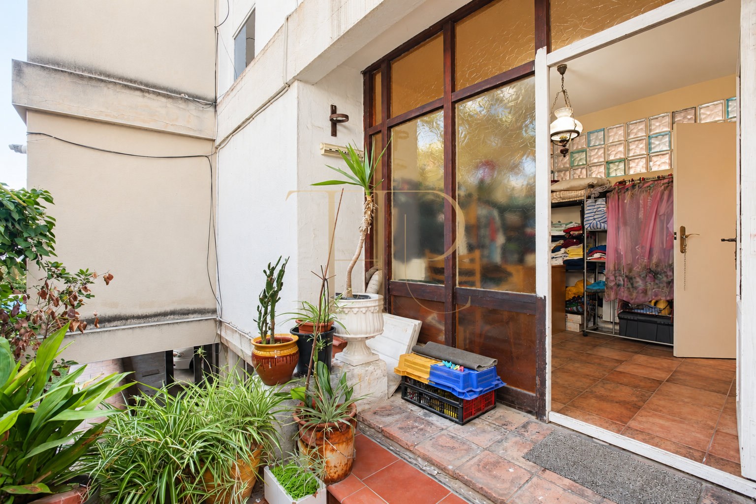 Spacious renovation apartment with communal pool in Castelldefels Playa