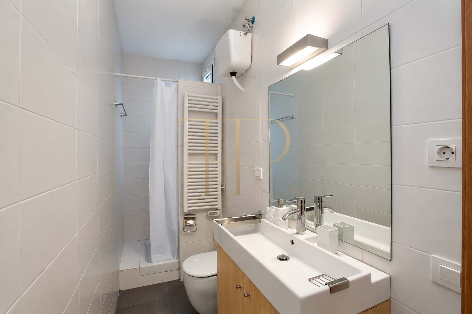 Furnished two-bedroom penthouse on Passeig de Gràcia