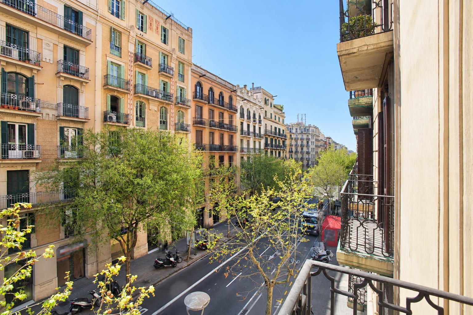 Sold renovated apartment with balconies in Barcelona’s Eixample
