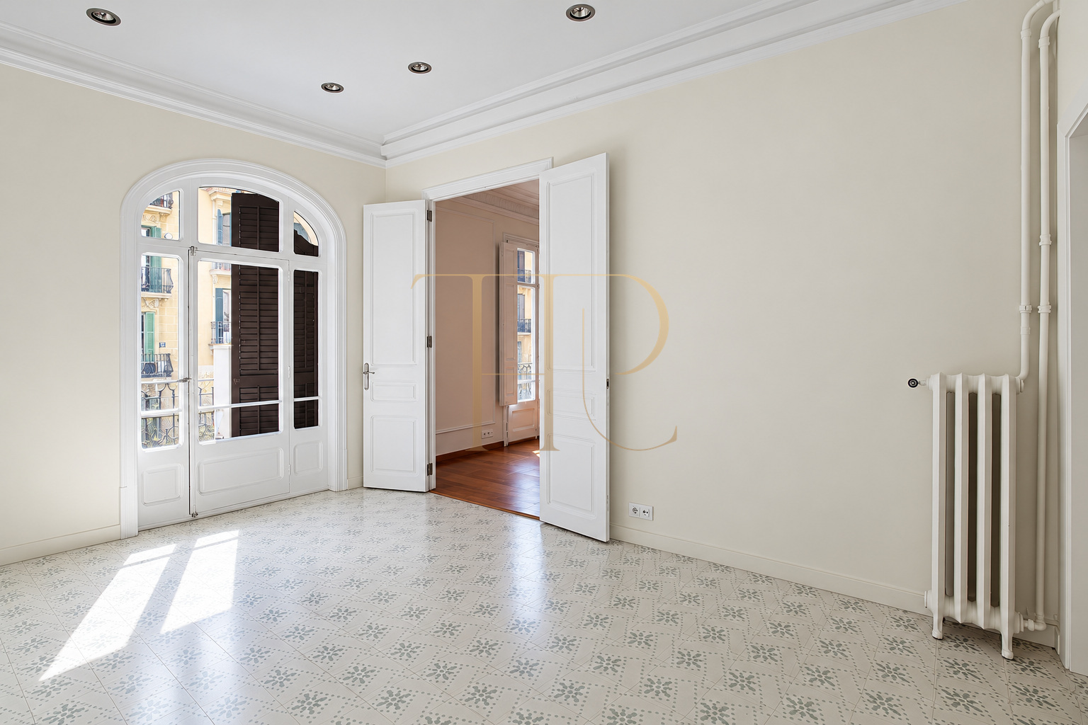 Sold renovated apartment with balconies in Barcelona’s Eixample