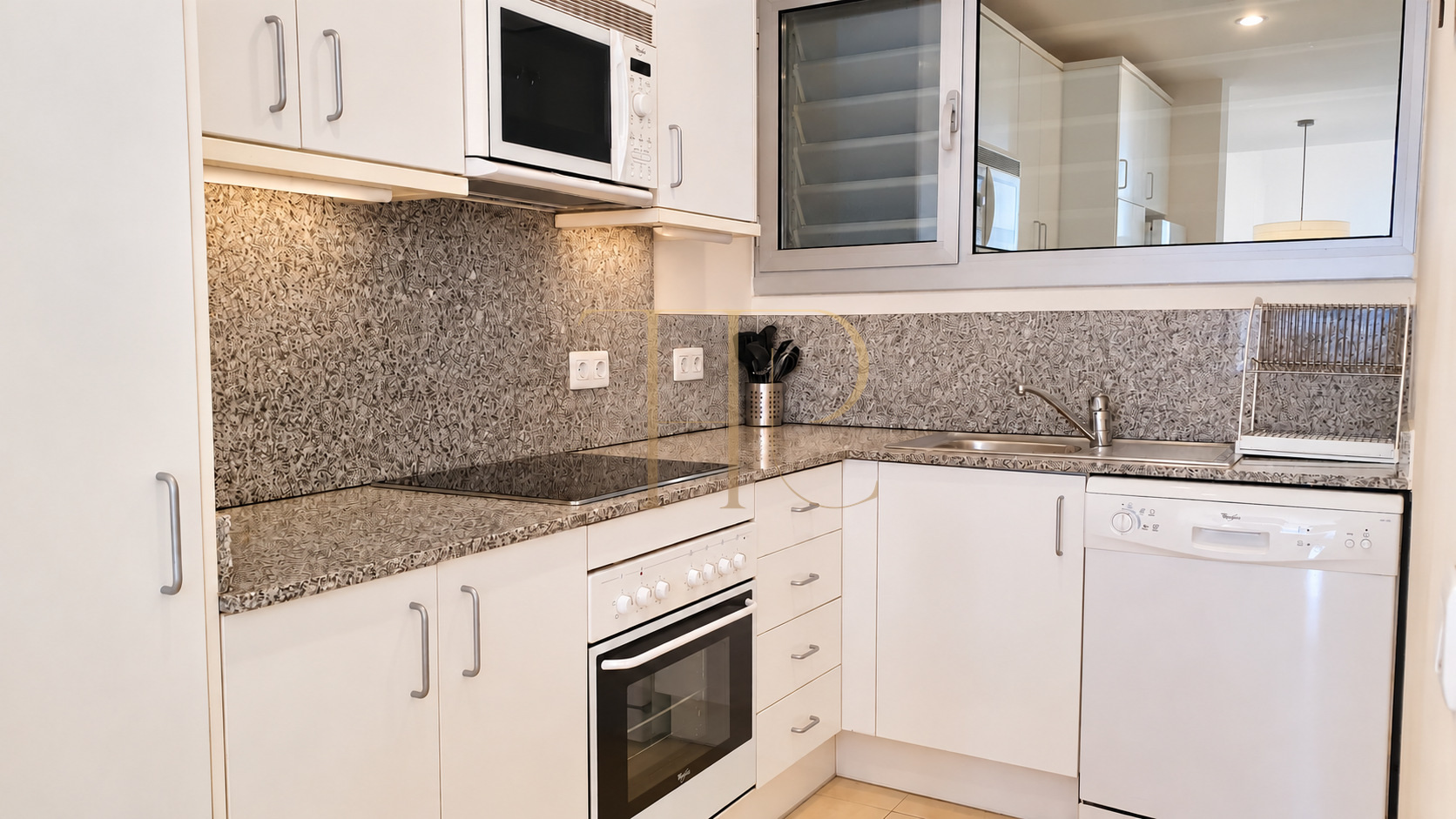 Furnished apartment with terrace in Eixample — rented