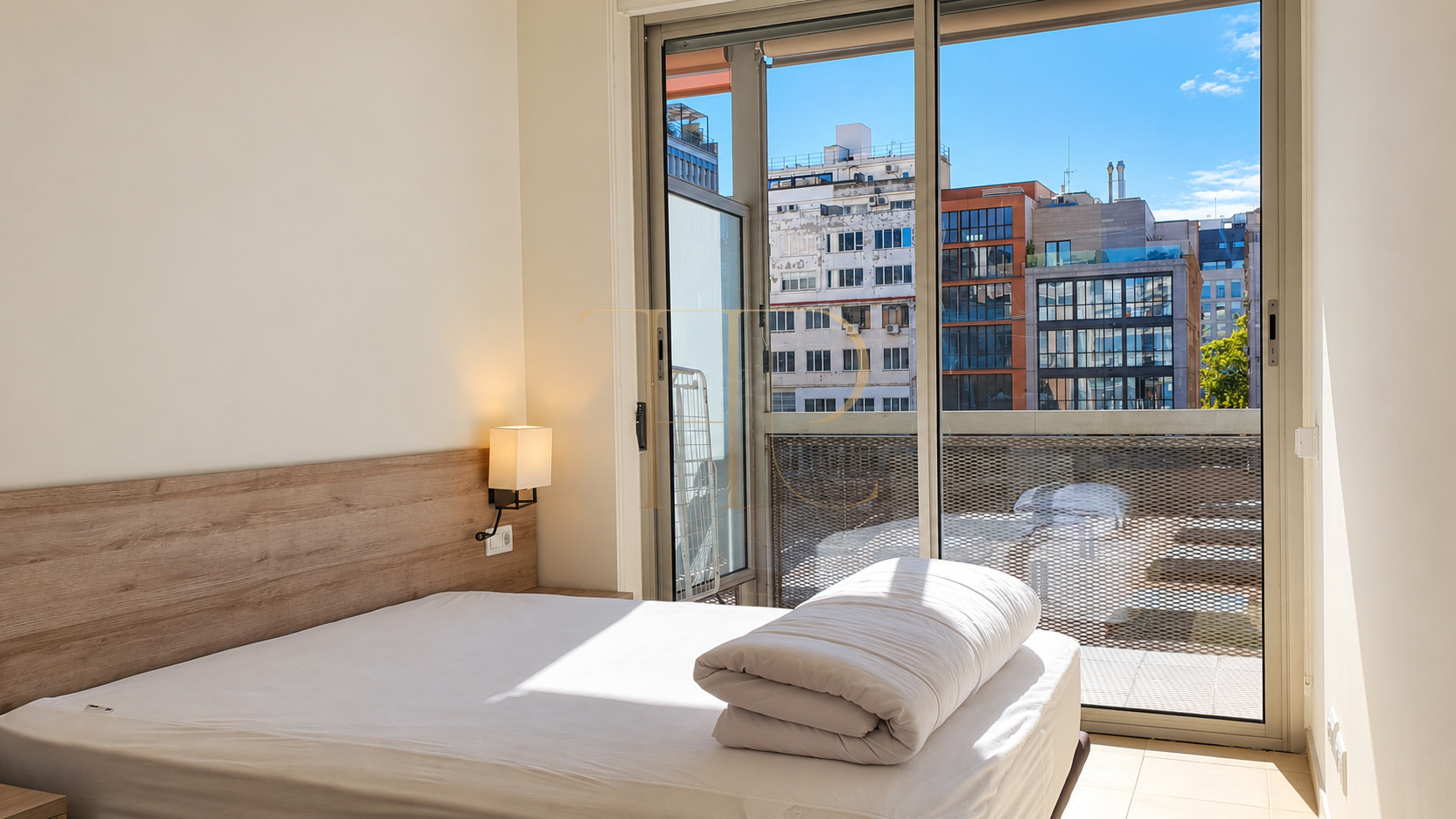 Furnished apartment with terrace in Eixample — rented