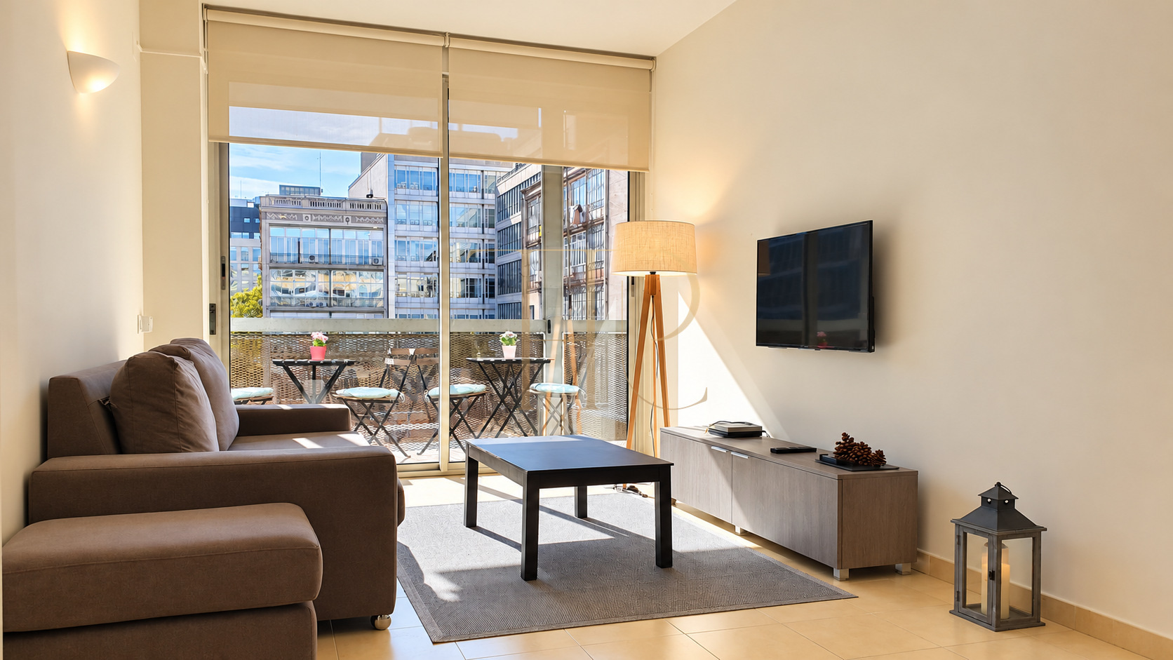Furnished apartment with terrace in Eixample — rented
