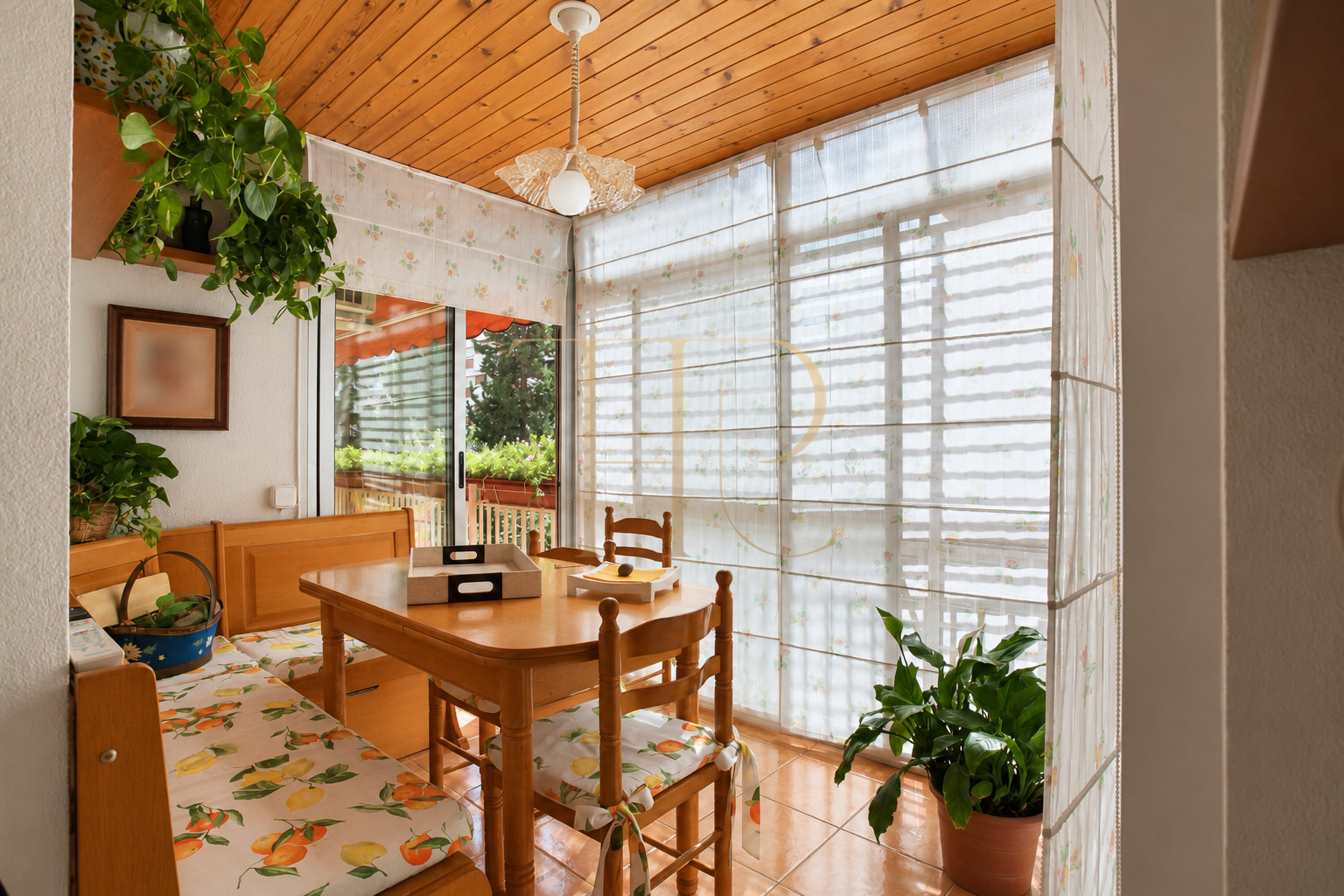 Apartment with terrace and communal pool in Les Corts