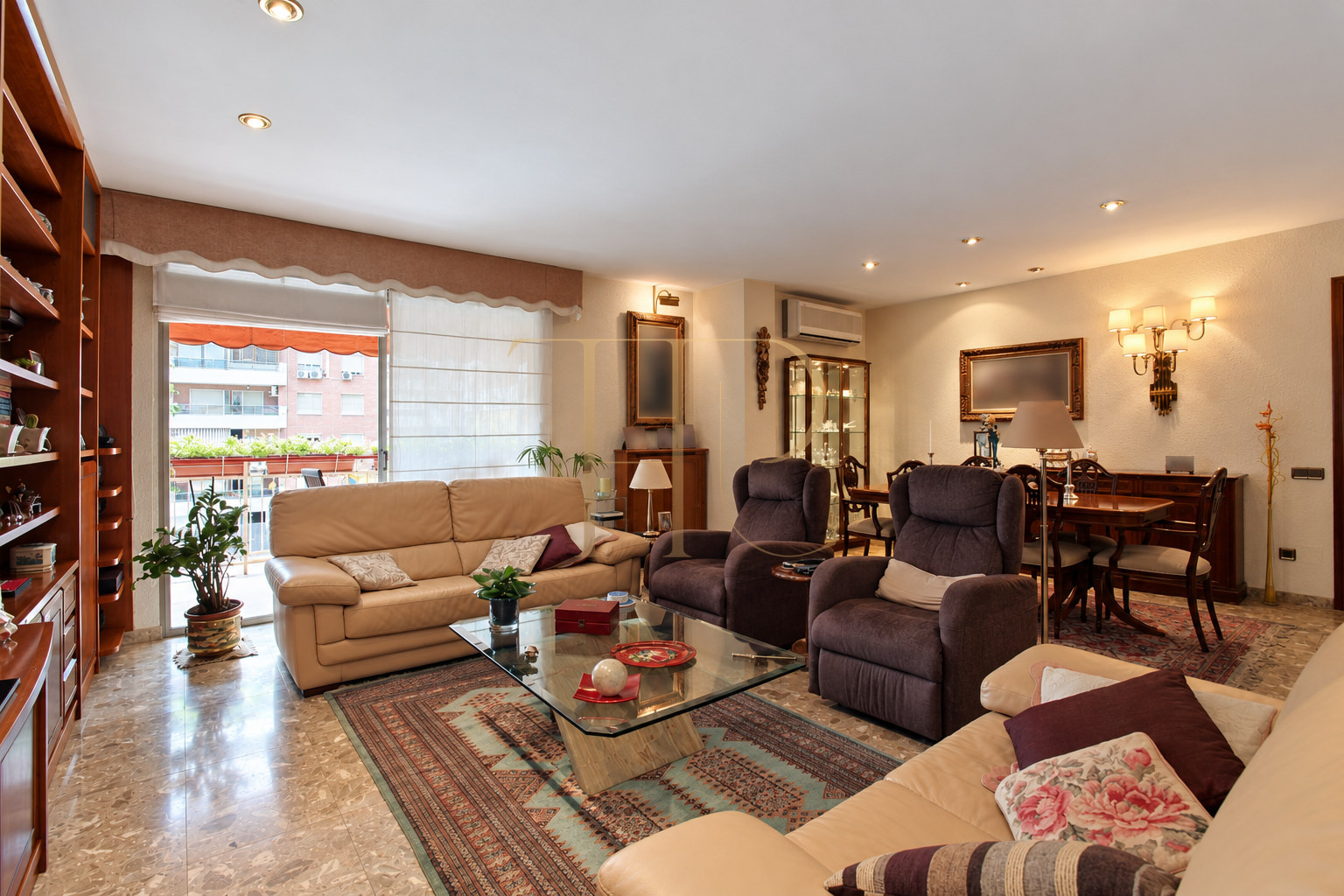Apartment with terrace and communal pool in Les Corts