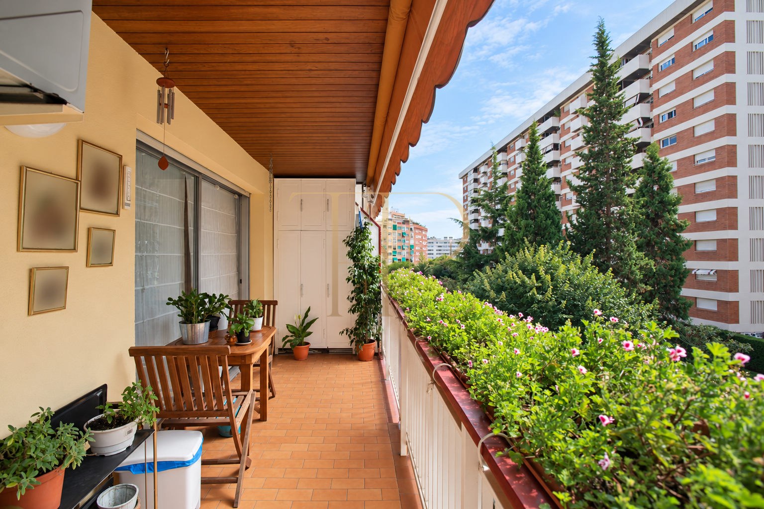 Apartment with terrace and communal pool in Les Corts