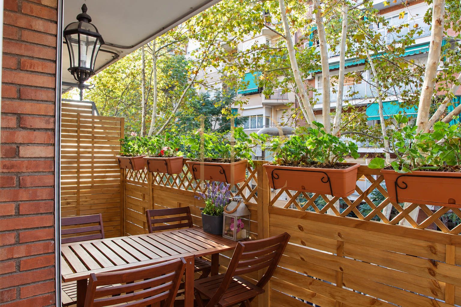 Refurbished La Sagrera apartment with balcony — sold