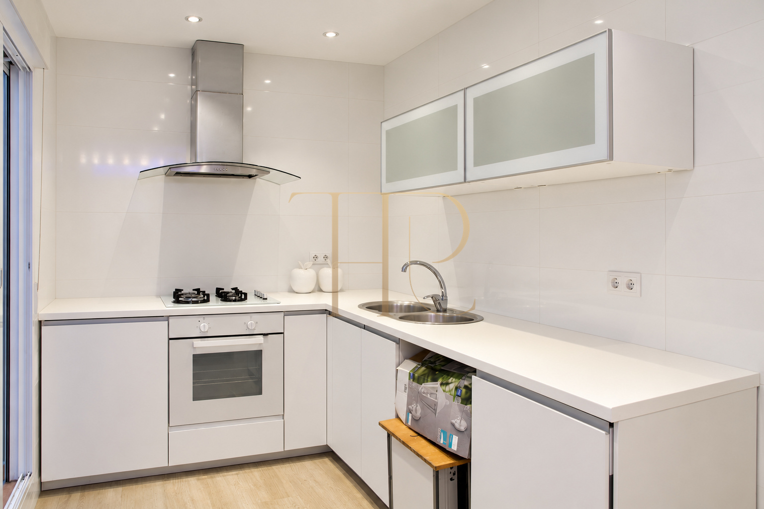 Refurbished La Sagrera apartment with balcony — sold