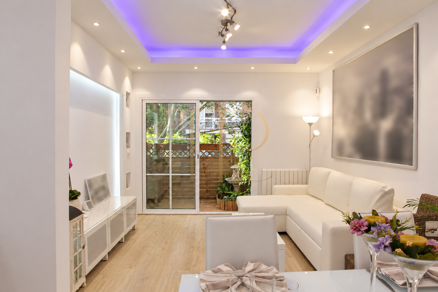 Refurbished La Sagrera apartment with balcony — sold