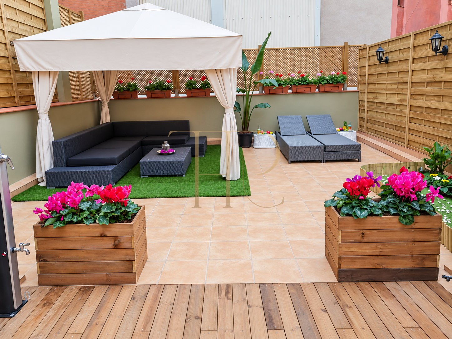 Refurbished La Sagrera apartment with balcony — sold