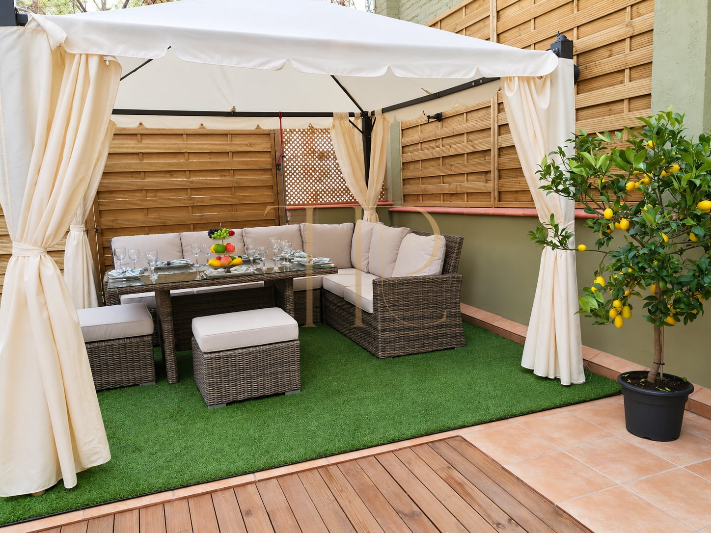 Refurbished La Sagrera apartment with balcony — sold