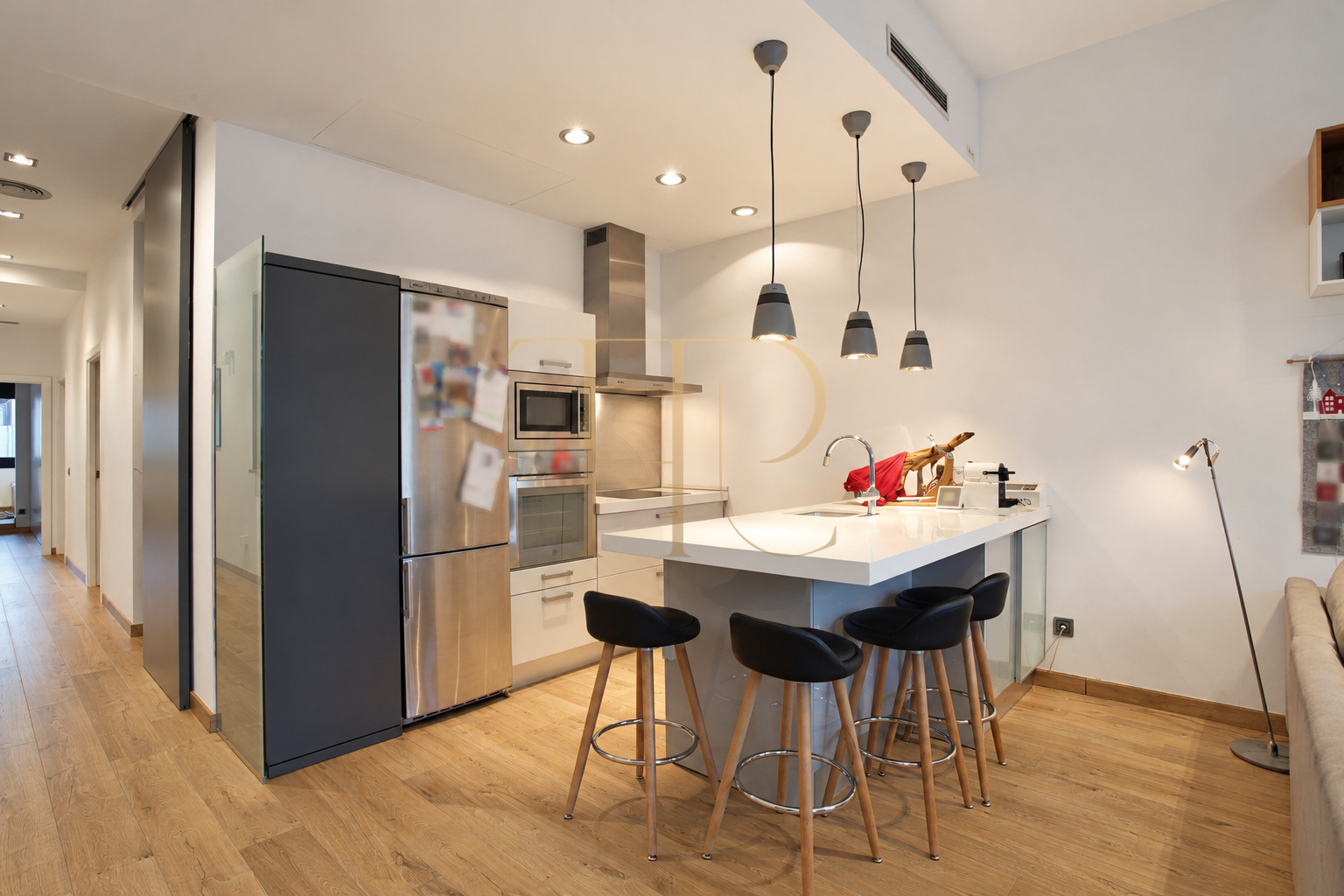 Refurbished Eixample apartment with balcony — sold