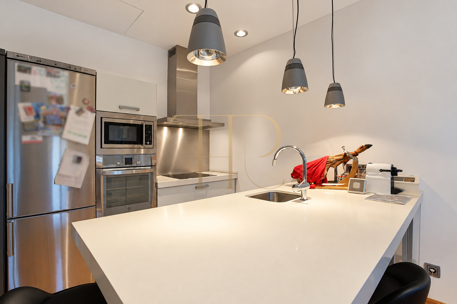 Refurbished Eixample apartment with balcony — sold