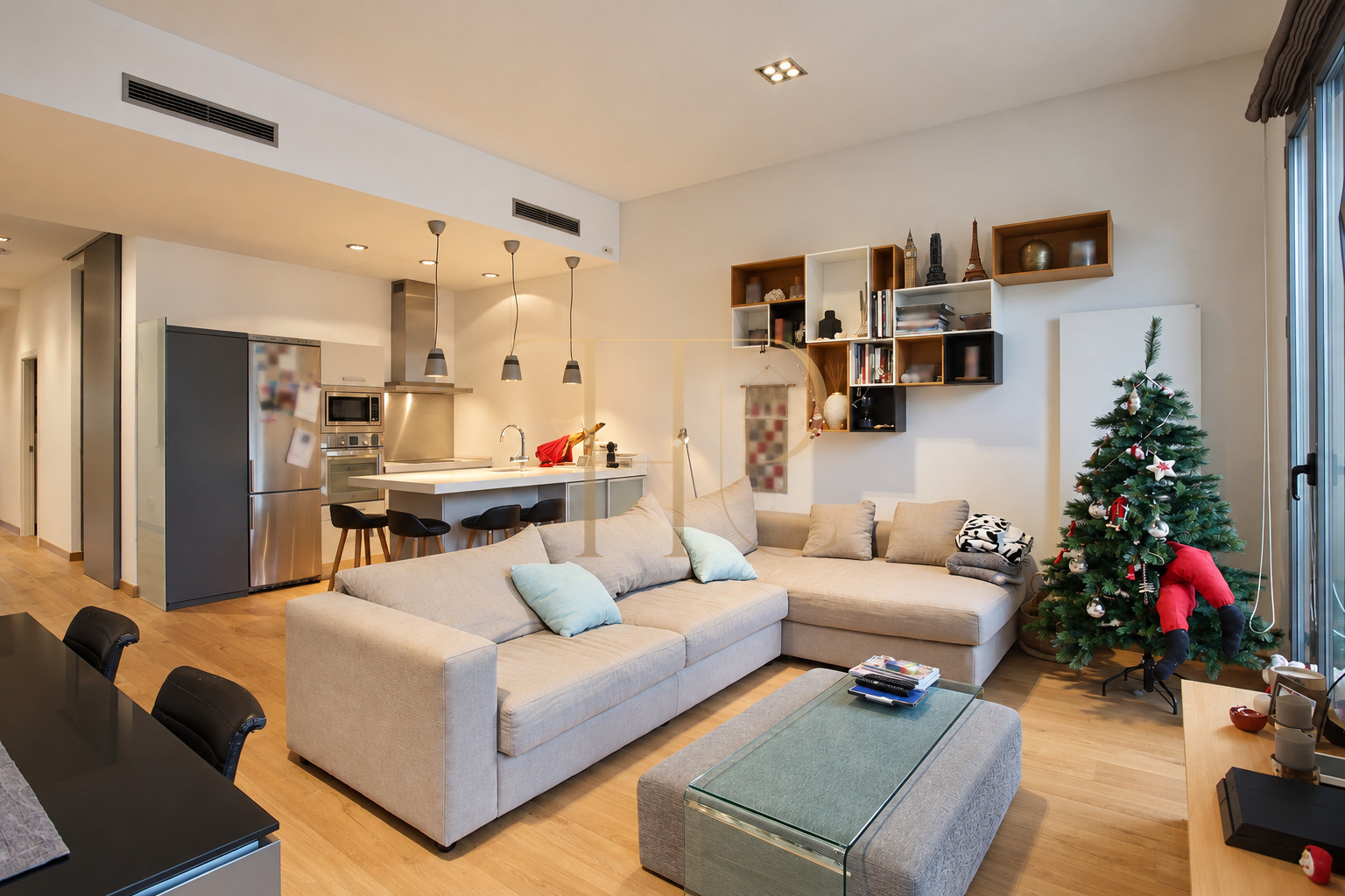 Refurbished Eixample apartment with balcony — sold