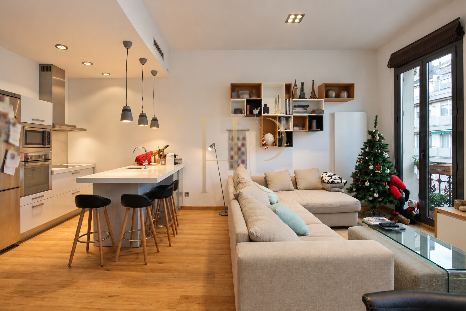 Refurbished Eixample apartment with balcony — sold