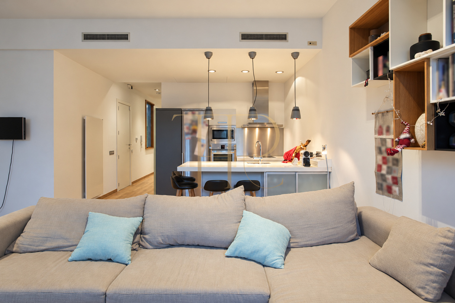Refurbished Eixample apartment with balcony — sold