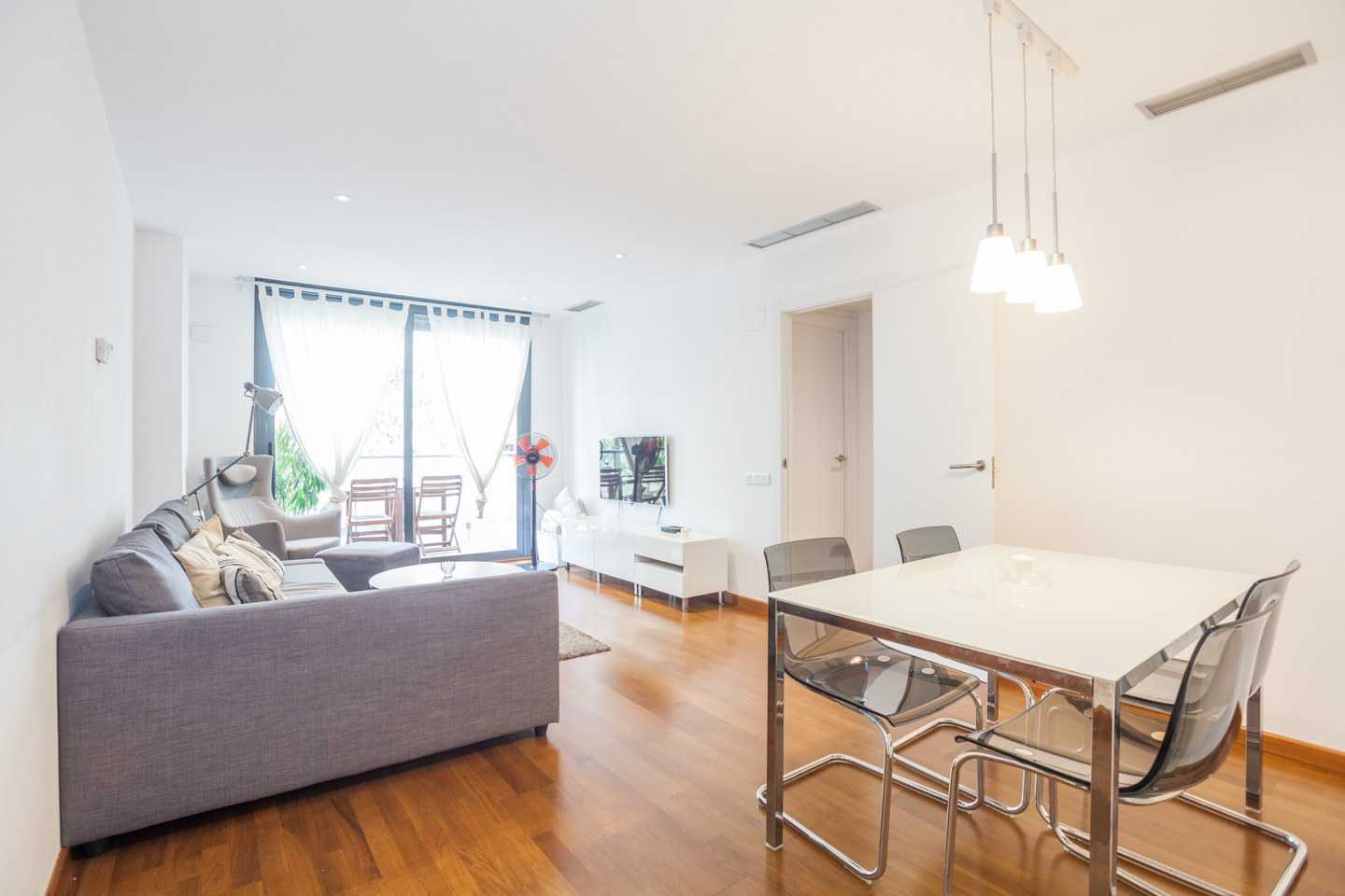 Three apartments for sale in Les Corts